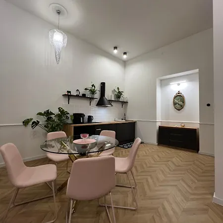 Grand Piotrkowska 82 *