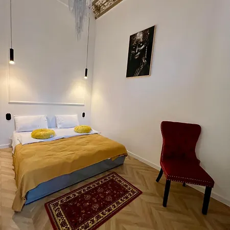 Grand Piotrkowska 82 *