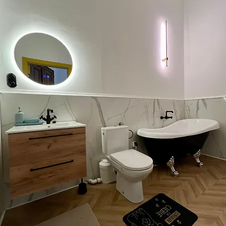 Grand Piotrkowska 82 *